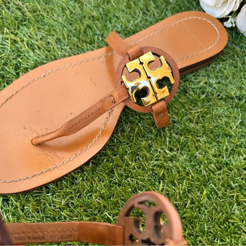 Tory Burch Tan Leather Thong Sandals with Gold Logo Medallion women size 8.5